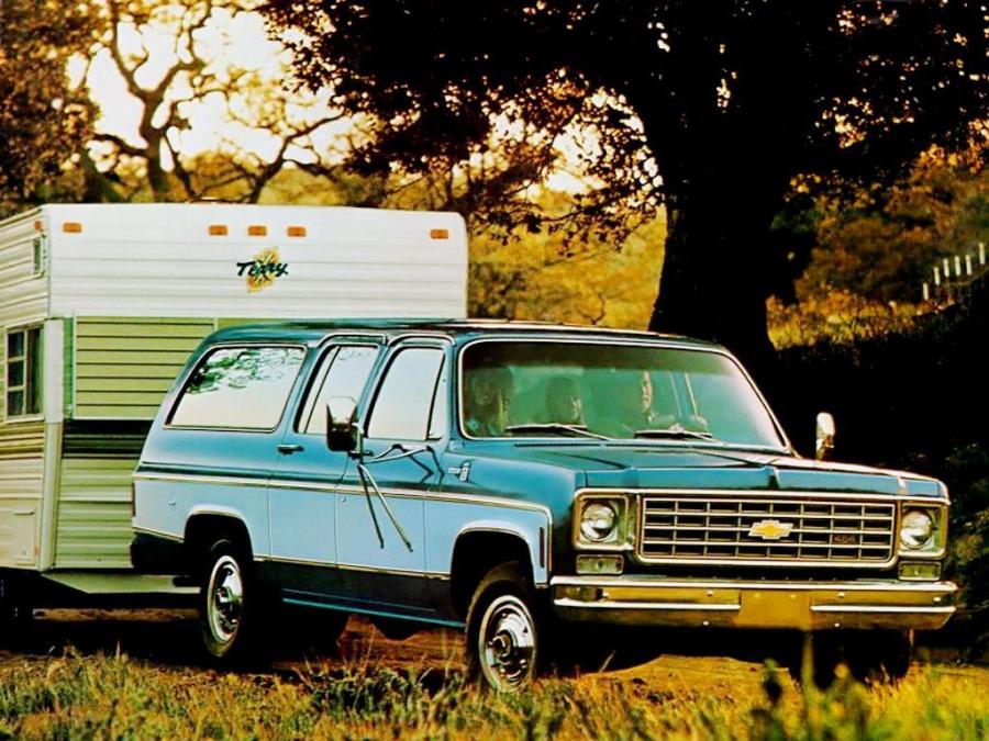  Chevrolet Suburban 1975 года  (фото 1 из 2)